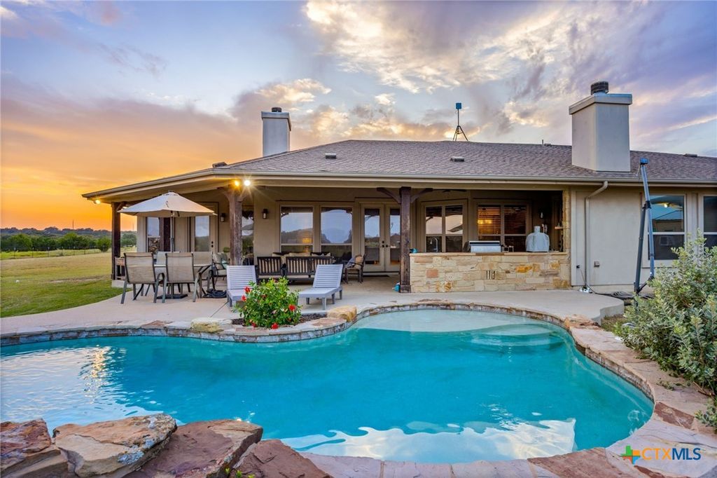 Photo of 209 Stonehouse Drive, Liberty Hill, TX 78642 (MLS # 611029)