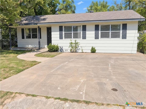 Photo of 324 W Avenue C, Belton, TX 76513 (MLS # 628679)