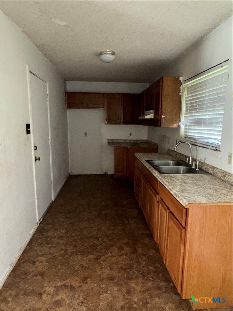 1128 Lindsey Circle