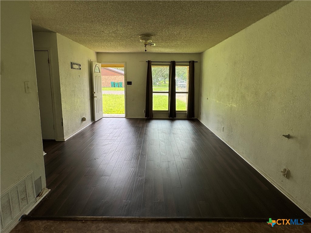 1128 Lindsey Circle