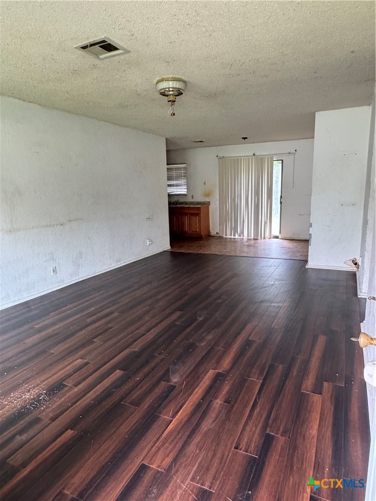 1128 Lindsey Circle