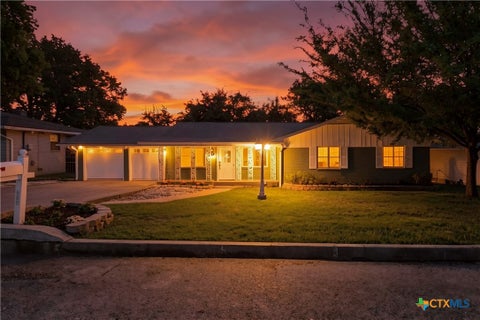 Photo of 860 Oak Lane, New Braunfels, TX 78130 (MLS # 627951)