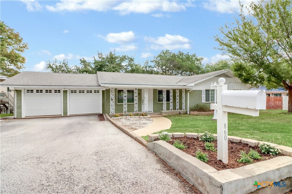 Photo of 860 Oak Lane, New Braunfels, TX 78130 (MLS # 627951)