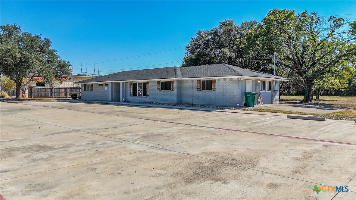 105 Lake Road