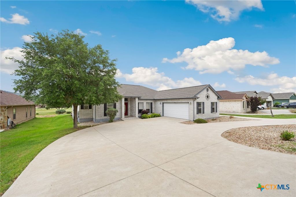 Photo of 460 Shayla Lane, Canyon Lake, TX 78133 (MLS # 583557)