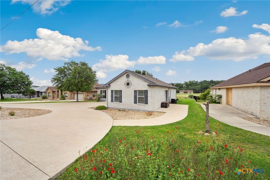Photo of 460 Shayla Lane, Canyon Lake, TX 78133 (MLS # 583557)