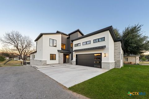 Photo of 300 Bridgepoint Drive, Kingsland, TX 78639 (MLS # 601223)