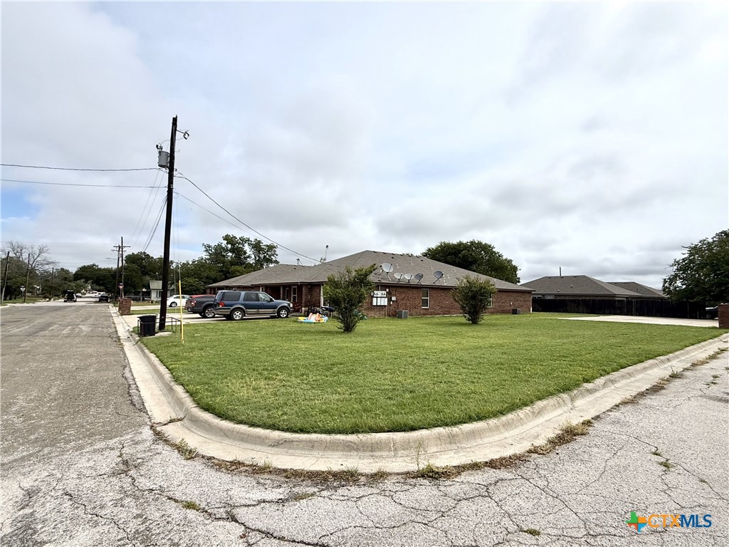 801 and 803 S Live Oak Street