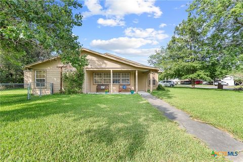 Photo of 209 Sunset Drive, Edna, TX 77957 (MLS # 615769)