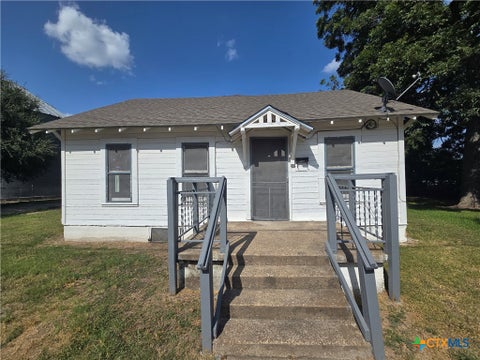 Photo of 320 Commerce Street, Marlin, TX 76661 (MLS # 622141)