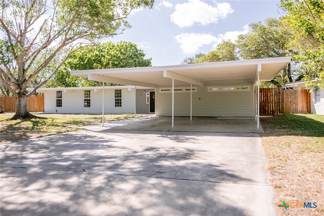 2807 Bluebonnet Street