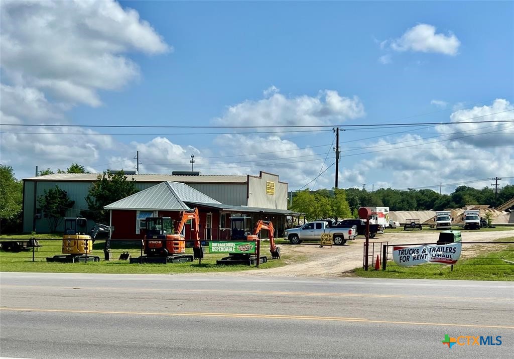 1698 S US  281 Highway