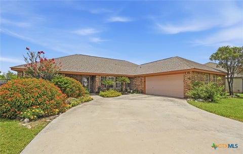 Photo of 145 Castlewood Drive, Seguin, TX 78155 (MLS # 618354)