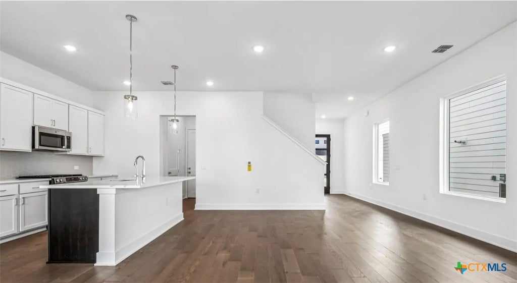 Photo of 1414 Rambling Rose Road, Austin, TX 78745 (MLS # 625915)