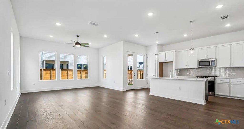 Photo of 1414 Rambling Rose Road, Austin, TX 78745 (MLS # 625915)
