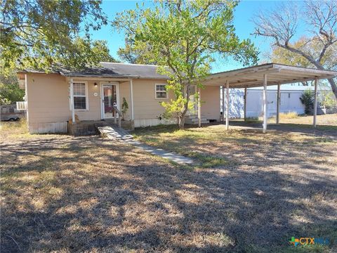 609 E Sarah Street Cuero TX 77954