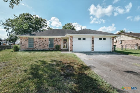 Photo of 803 Mclane Street, Victoria, TX 77904 (MLS # 621408)
