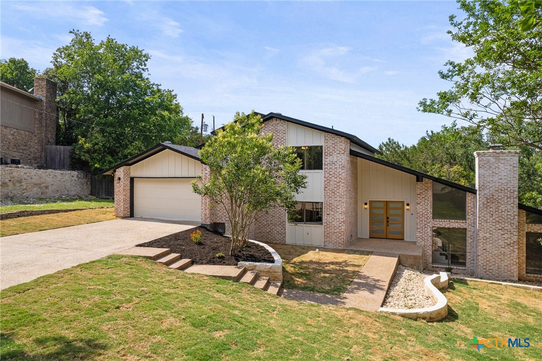910 Cliffside Drive