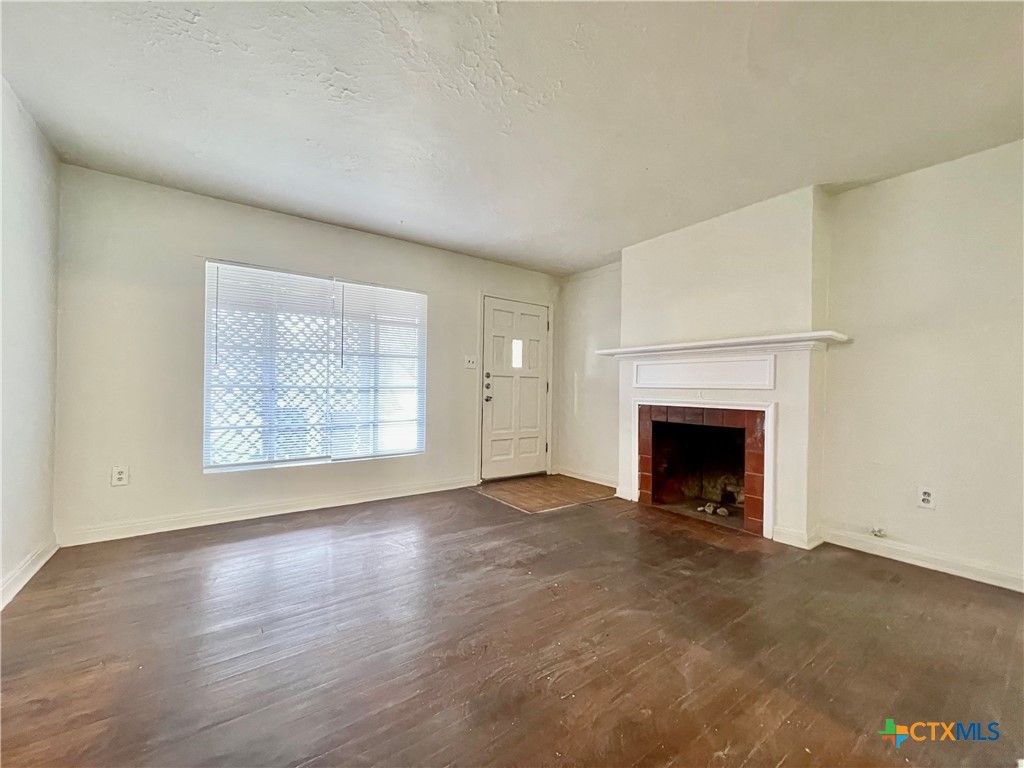 Photo of 319 Riverside Drive, San Marcos, TX 78666 (MLS # 596279)