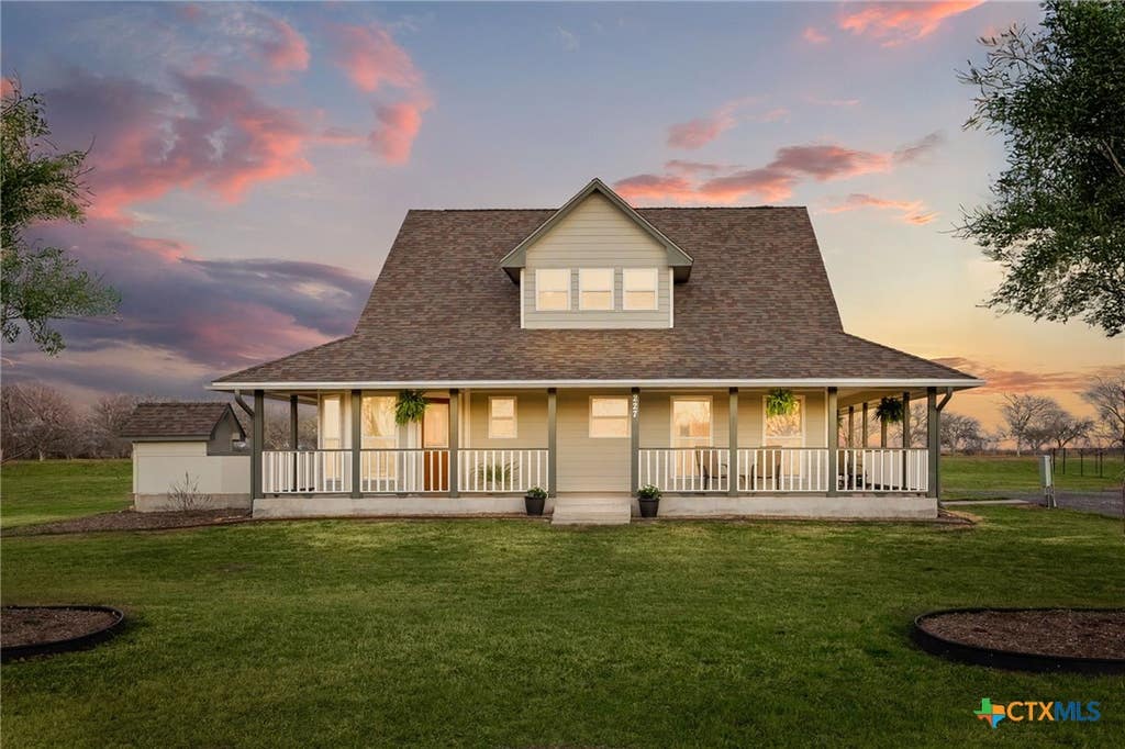 Photo of 227 Ski Plex Drive, Seguin, TX 78155 (MLS # 604428)