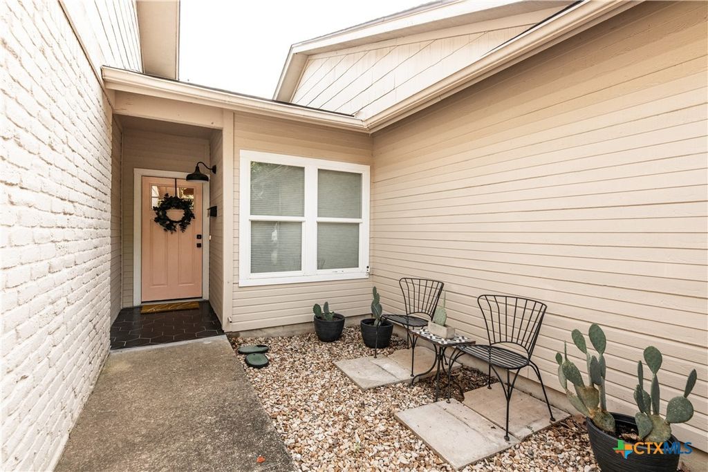 Photo of 311 Quarry Street, San Marcos, TX 78666 (MLS # 610446)