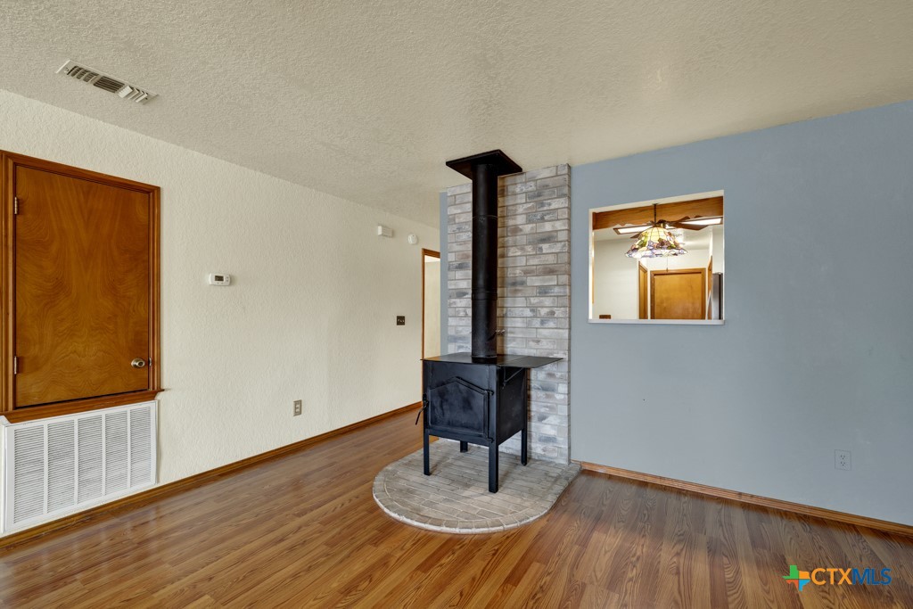 Photo 8 of 40 of 1010 Sandalwood Drive house