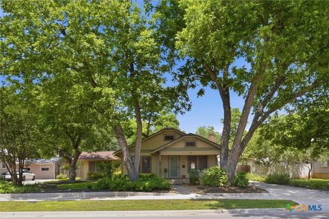 Photo of 1120 W Hopkins Street, San Marcos, TX 78666 (MLS # 614853)