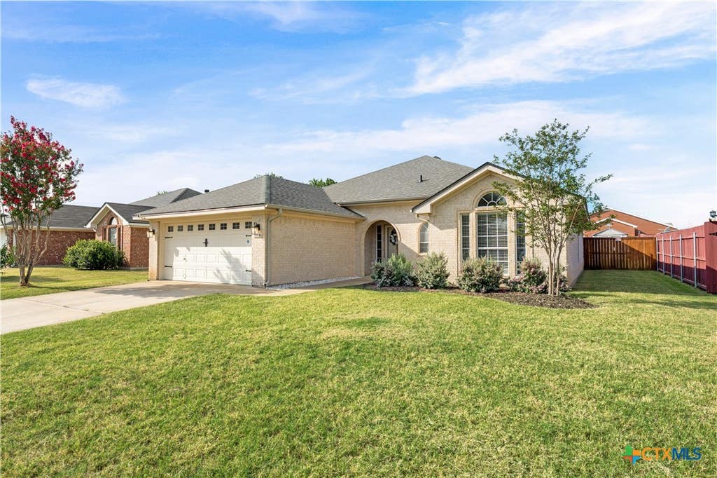 Photo of 2406 Basalt Drive, Killeen, TX 76549 (MLS # 621305)