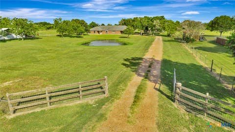 Photo of 213 Wearden Drive, Victoria, TX 77904 (MLS # 619330)