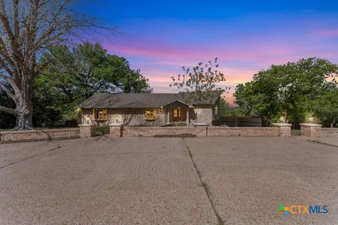 Photo of 608 Ridgecrest Drive, Salado, TX 76571 (MLS # 610344)