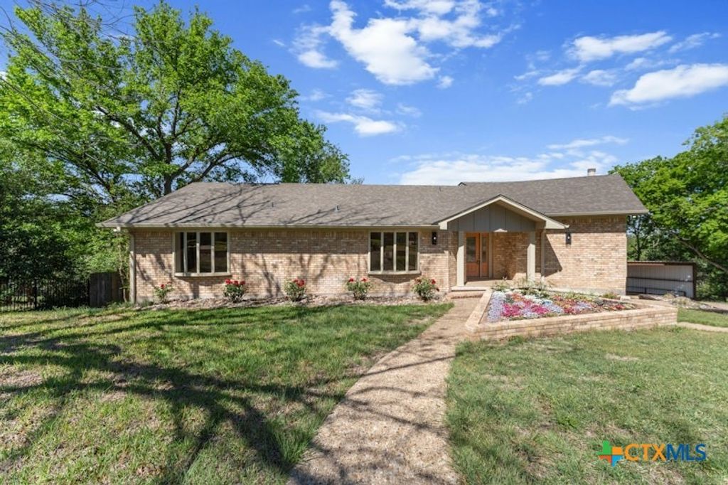 Photo of 608 Ridgecrest Drive, Salado, TX 76571 (MLS # 610344)
