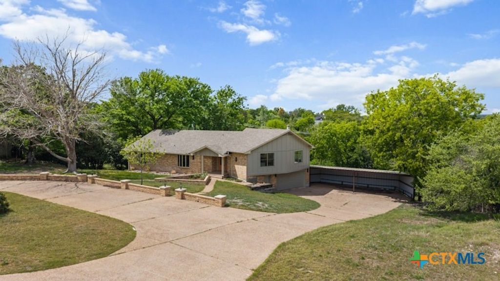 Photo of 608 Ridgecrest Drive, Salado, TX 76571 (MLS # 610344)