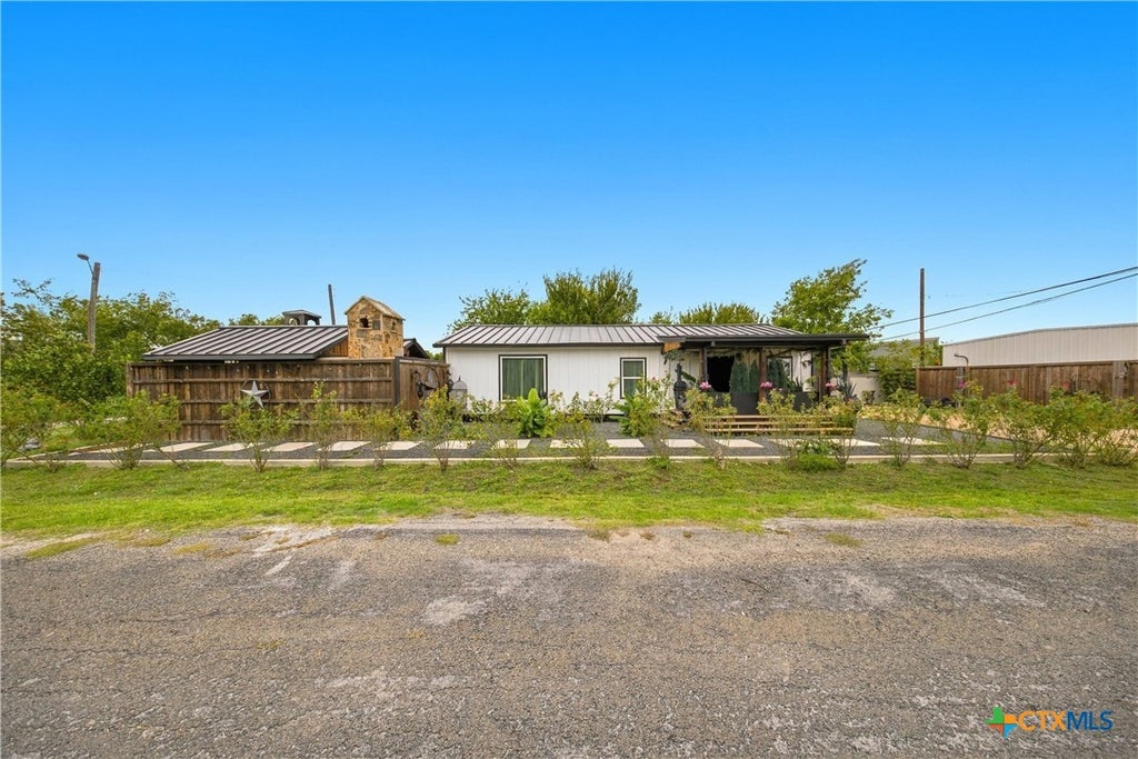 Photo of 103 Howard Street, Taylor, TX 76574 (MLS # 628085)