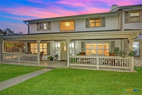 Photo of 315 White Oak Drive, Canyon Lake, TX 78133 (MLS # 602099)