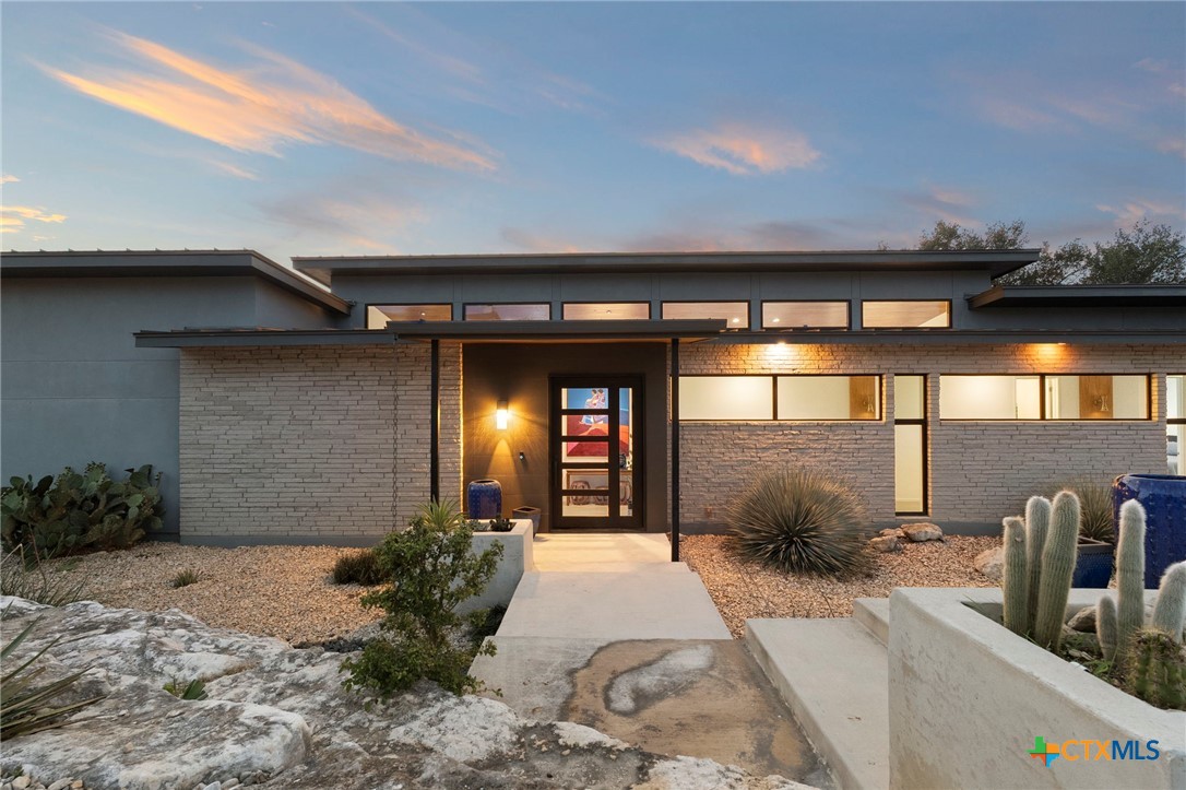 352 Arthur Court