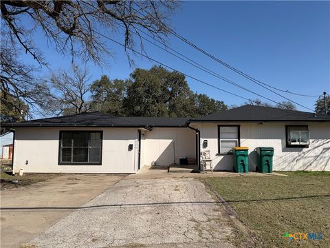 Photo of 809 W Avenue D, Belton, TX 76513 (MLS # 606415)