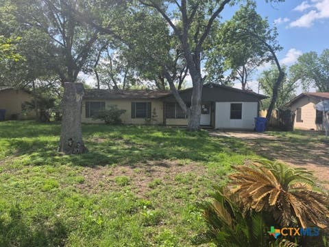 Photo of 404 Svoboda Street, Yoakum, TX 77995 (MLS # 618110)