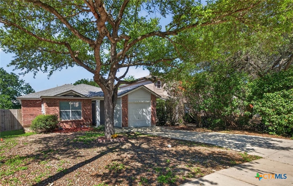 Photo of 374 Copper Mountain, New Braunfels, TX 78130 (MLS # 612949)