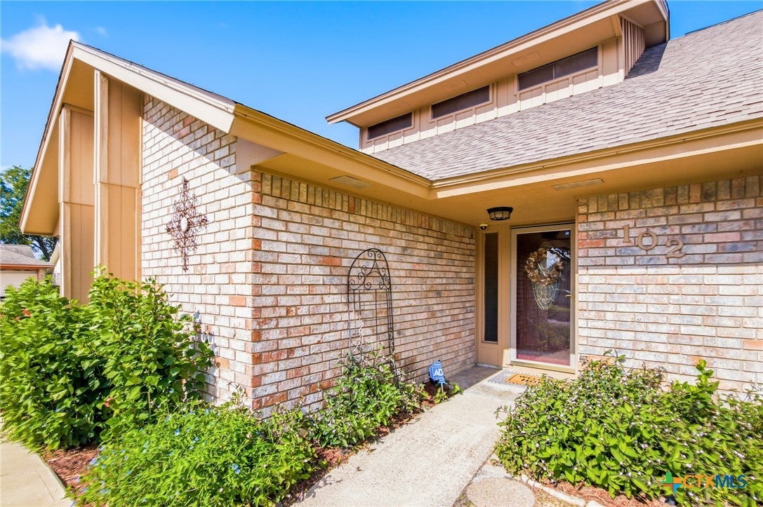102 Laguna Drive