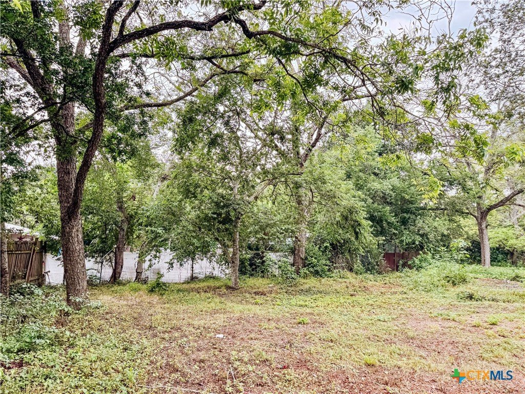 Photo 1 of 10 — 811 Saint John Street, Gonzales, TX 78629