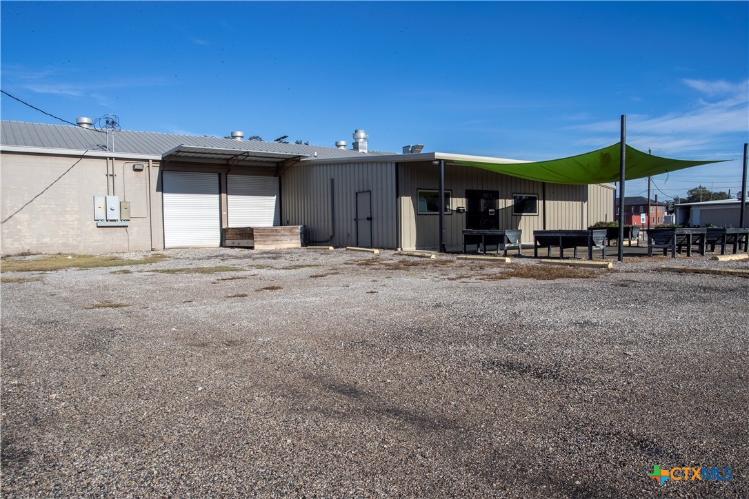 210 W Railroad