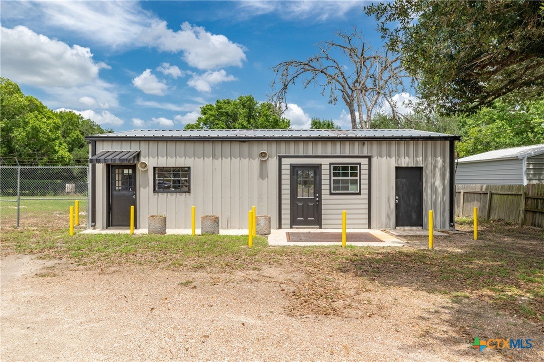 Photo 1 of 21 — 530 Seydler Street, Gonzales, TX 78629
