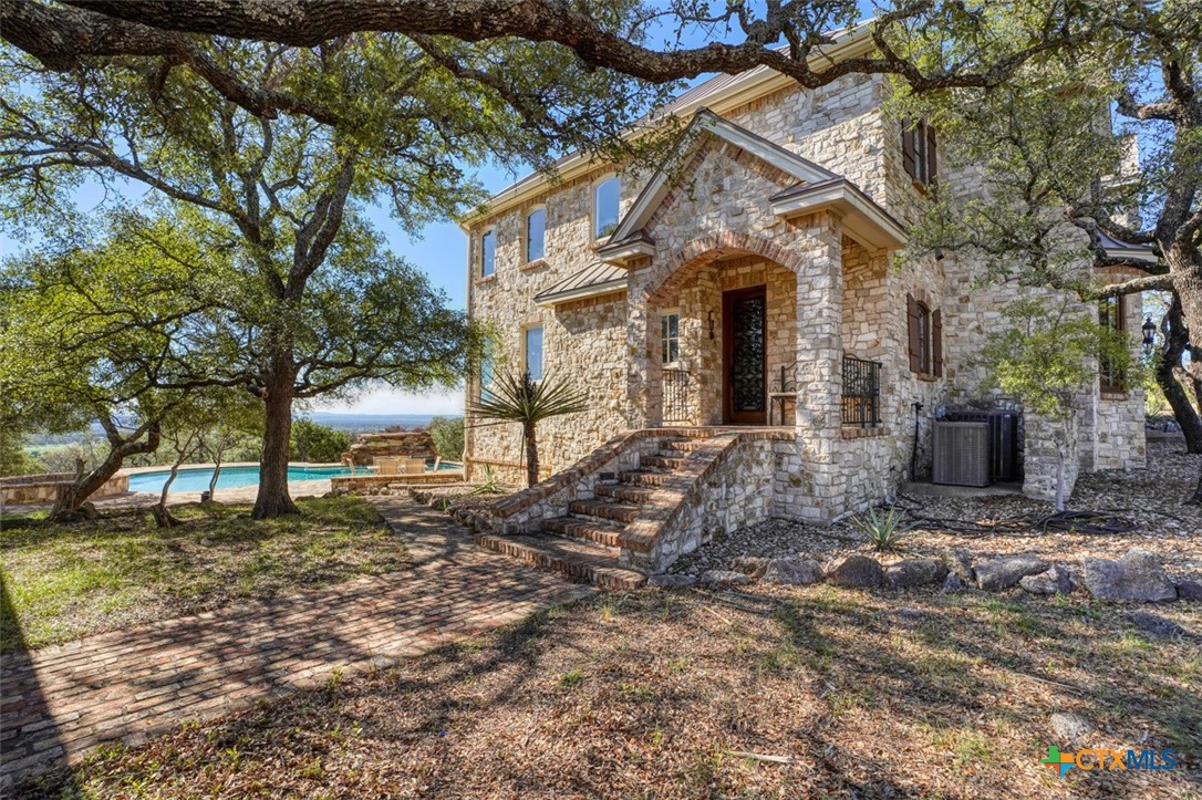 530 Scenic View Drive