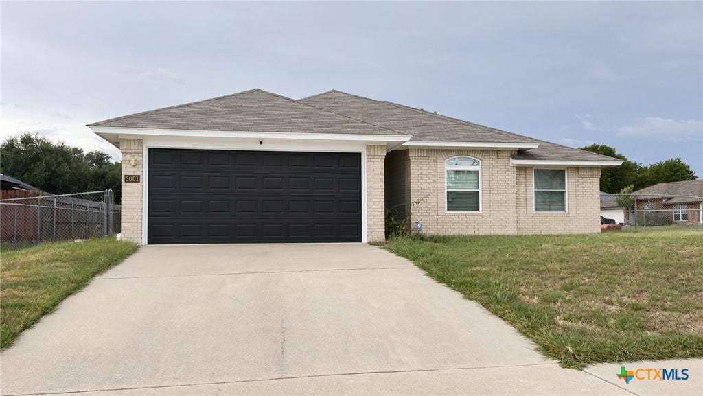 Photo of 5001 Acorn Creek Trail, Killeen, TX 76542 (MLS # 625898)