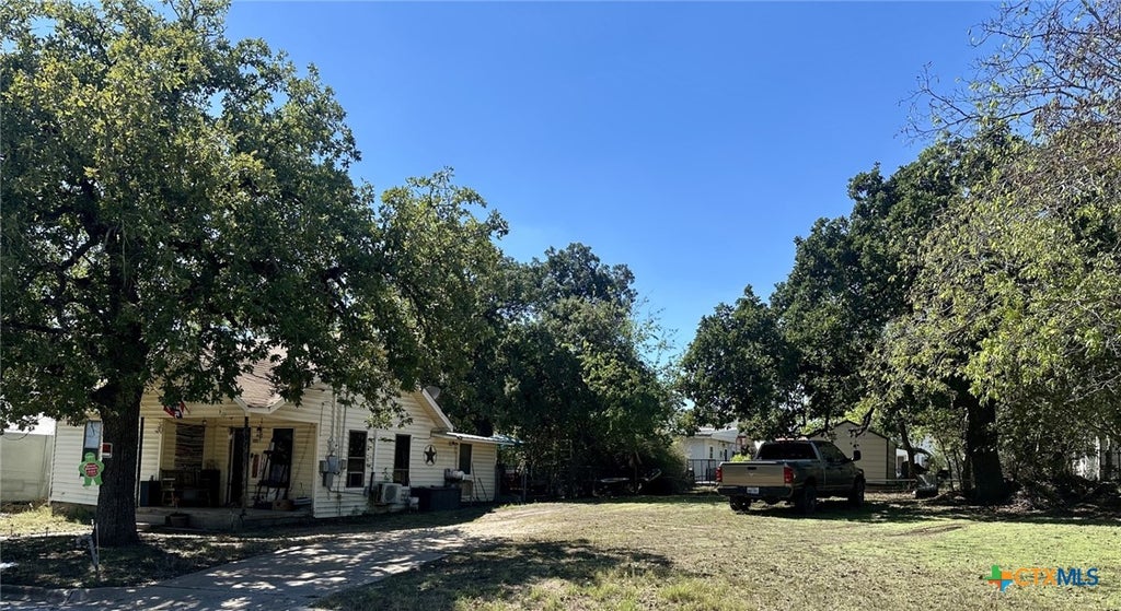 Photo of 402 Live Oak Street, Gatesville, TX 76528 (MLS # 627381)