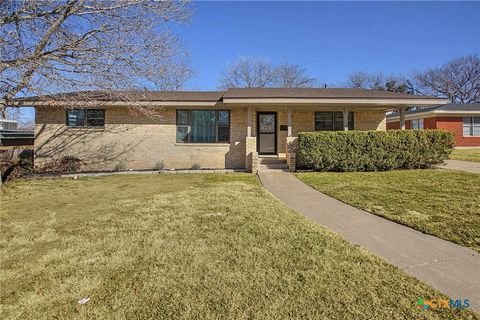 Photo of 120 N 29th Street, Gatesville, TX 76528 (MLS # 604101)