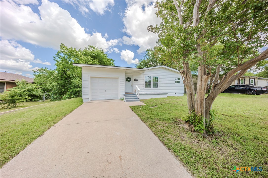 2613 Goliad Street