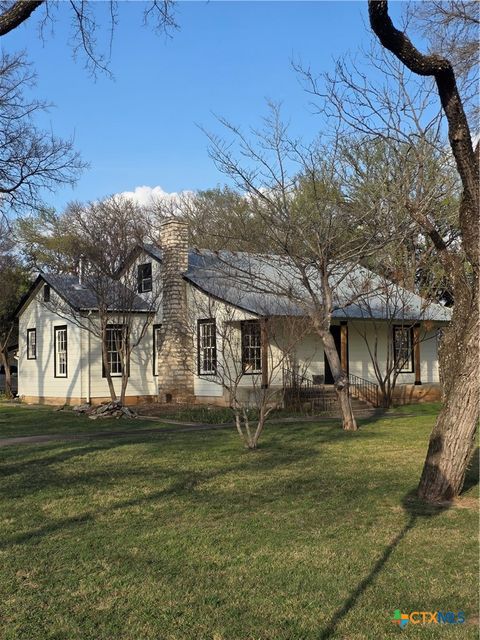 Photo of 1001 N Penelope Street, Belton, TX 76513 (MLS # 606384)