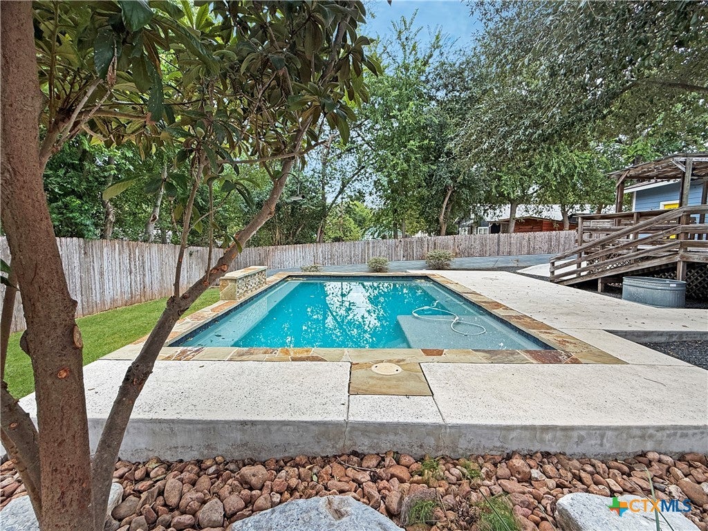 Photo of 335 W Jahn Street, New Braunfels, TX 78130 (MLS # 625345)