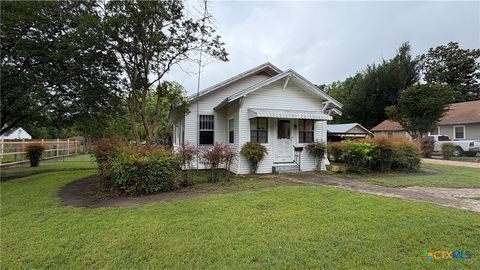 Photo of 701 East 10th, Cameron, TX 76520 (MLS # 611567)
